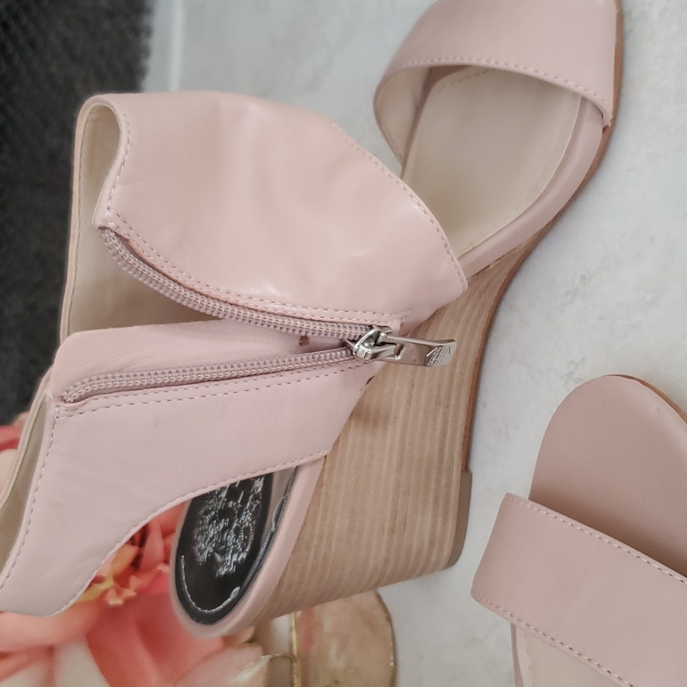 💋 VINCE CAMUTO Blush Wedge Buckle Sandals 💋 - Picture 8 of 14